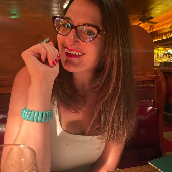 Meet your Posher, Jennifer - Picture 2 of 9